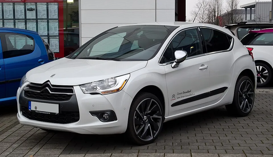 DS4	(2011-2018) (Bosch_8_ESP, L'OEM n'est pas répertorié, Pas de code défauts, Pas de problème de freinage)