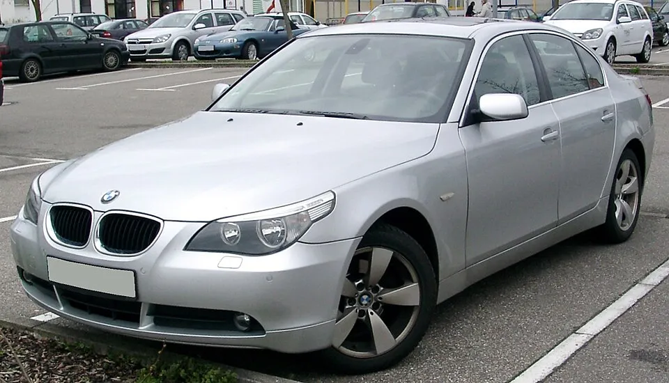 5 Series E60, E61 (2003-2010) (Bosch_8_ESP, L'OEM n'est pas répertorié, Pas de code défauts, Pas de problème de freinage)