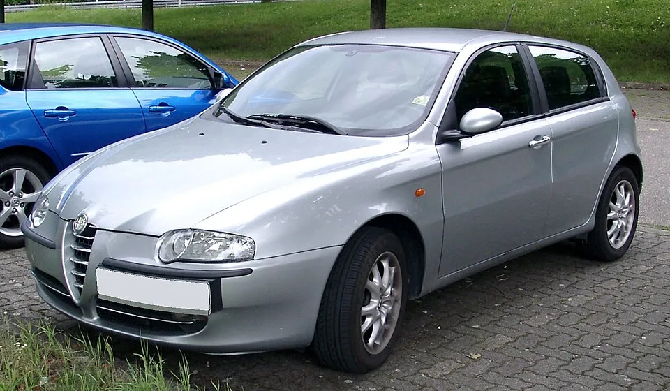 Alfa Romeo 147 937 (2000-2010) (Bosch_8_ESP, L'OEM n'est pas répertorié, Pas de code défauts, Pas de problème de freinage)