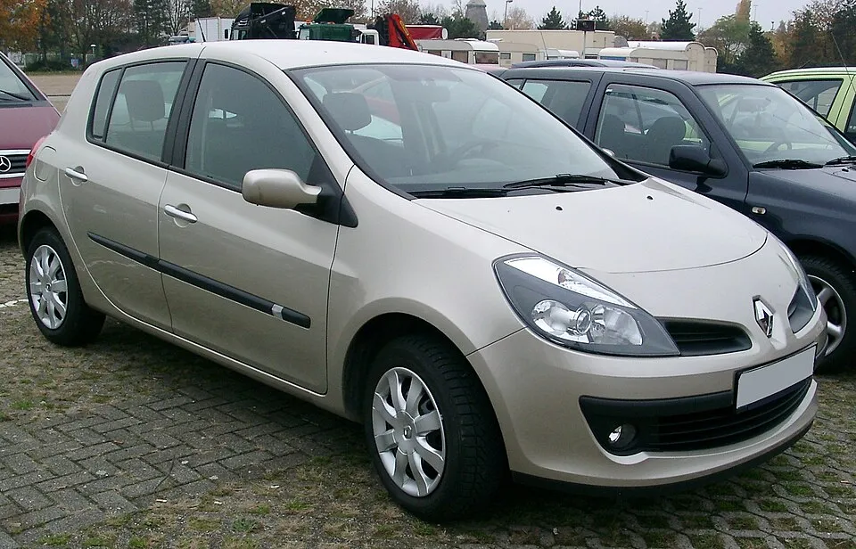 Clio III (2005-2012) (Bosch_8_ABS, L'OEM n'est pas répertorié, Pas de code défauts, Pas de problème de freinage)